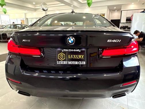 Carbon Black Metallic 2023 BMW 540 i xDrive
