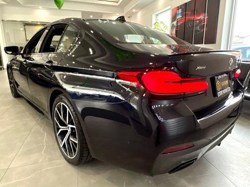Carbon Black Metallic 2023 BMW 540 i xDrive
