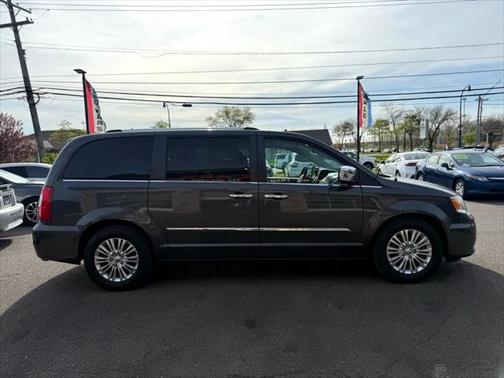 2015 Chrysler Town & Country Limited Platinum