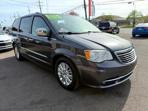 2015 Chrysler Town & Country Limited Platinum