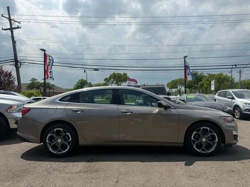 Mineral Gray Metallic 2023 Chevrolet Malibu FWD 1LT