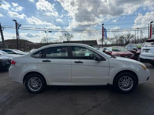 White Suede 2011 Ford Focus SE