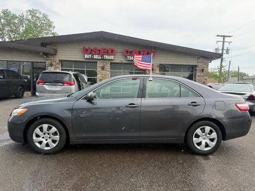 Magnetic Gray Metallic 2009 Toyota Camry XLE