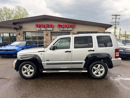 Bright Silver Metallic Clearcoat 2009 Jeep Liberty Sport