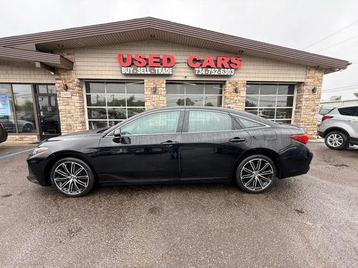 Midnight Black Metallic 2020 Toyota Avalon XSE