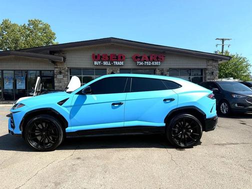 2022 Lamborghini Urus Base