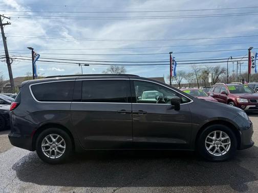 Granite Crystal Metallic Clearcoat 2020 Chrysler Voyager LXI
