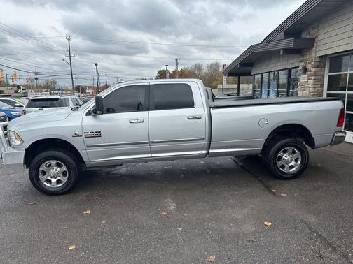 2018 RAM 2500 Big Horn Crew Cab 4x4 8' Box