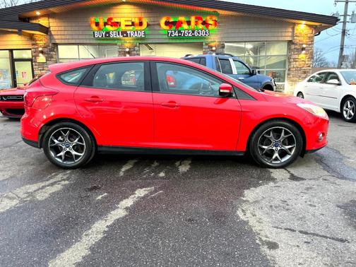 Photo 4 of 15 of 2014 Ford Focus SE