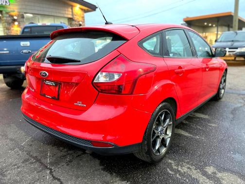 Photo 5 of 15 of 2014 Ford Focus SE