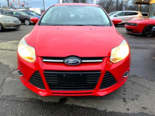 Photo 2 of 15 of 2014 Ford Focus SE