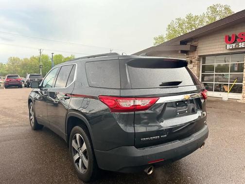 Graphite Metallic 2020 Chevrolet Traverse LT Leather