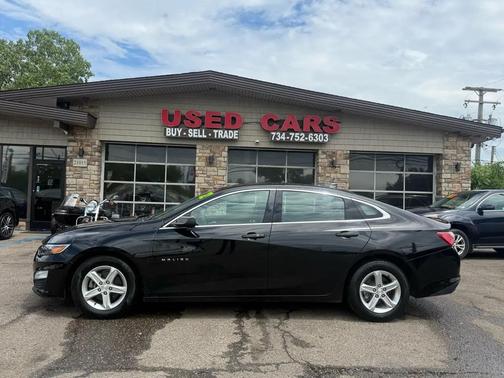 Mosaic Black Metallic 2022 Chevrolet Malibu FWD LT