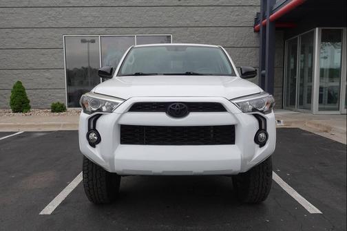 Super White 2016 Toyota 4Runner SR5