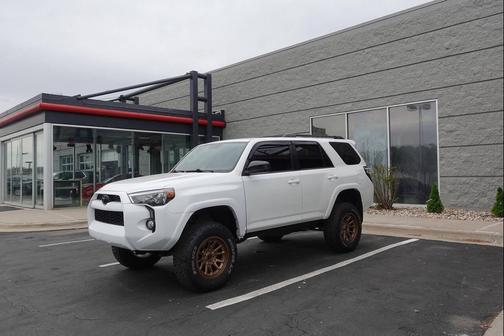 Super White 2016 Toyota 4Runner SR5
