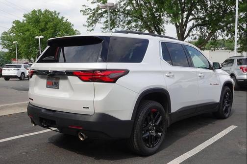 White 2022 Chevrolet Traverse LT Leather