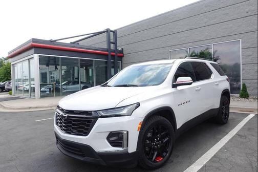 White 2022 Chevrolet Traverse LT Leather
