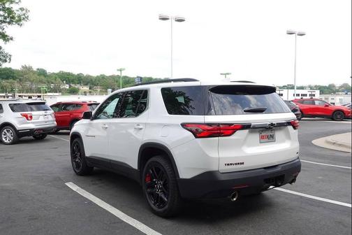 White 2022 Chevrolet Traverse LT Leather