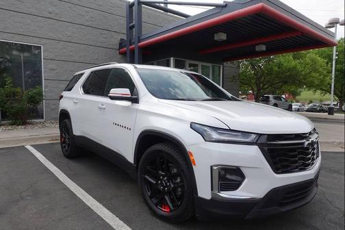 White 2022 Chevrolet Traverse LT Leather