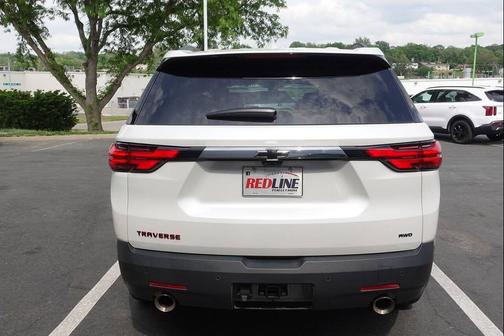 White 2022 Chevrolet Traverse LT Leather