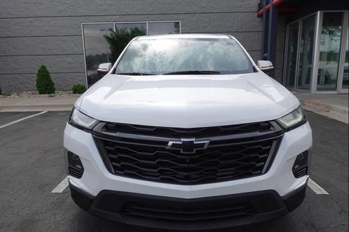 White 2022 Chevrolet Traverse LT Leather