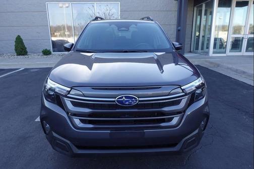 Magnetite Gray Metallic 2025 Subaru Forester Premium