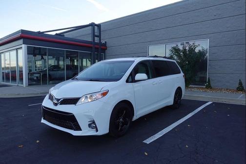 2014 Toyota Sienna LE