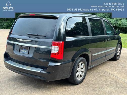 2012 Chrysler Town & Country Touring