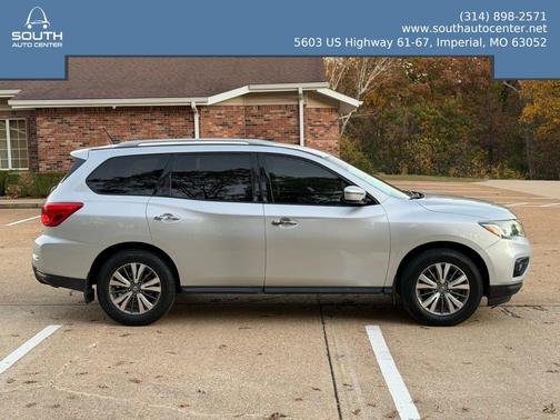 2017 Nissan Pathfinder SV