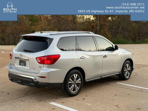 2017 Nissan Pathfinder SV