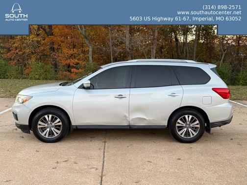 2017 Nissan Pathfinder SV