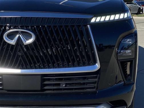 2025 INFINITI QX80 Luxe