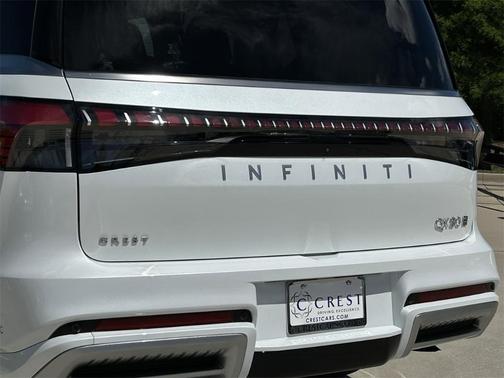 2025 INFINITI QX80 Luxe