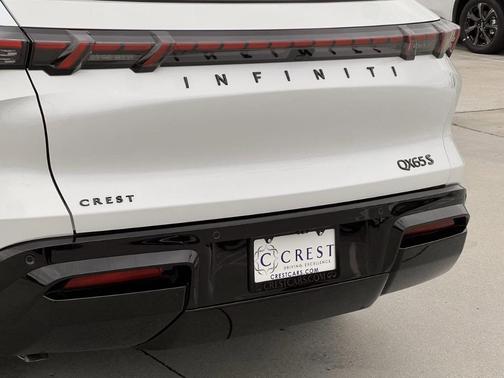 Radiant White 2027 INFINITI QX65
