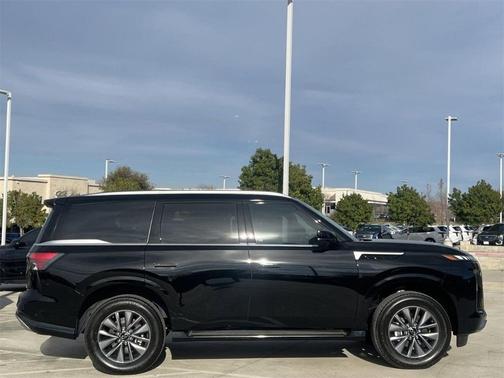 2025 INFINITI QX80 PURE