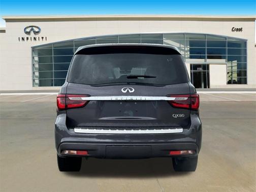 2024 INFINITI QX80 LUXE