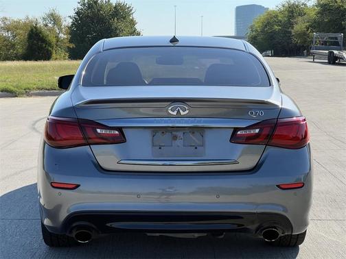 2016 INFINITI Q70 3.7