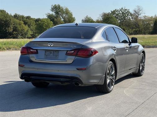2016 INFINITI Q70 3.7