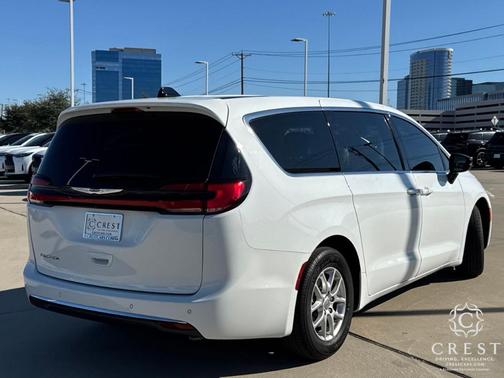 2024 Chrysler Pacifica Touring-L