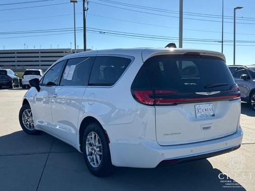 2024 Chrysler Pacifica Touring-L