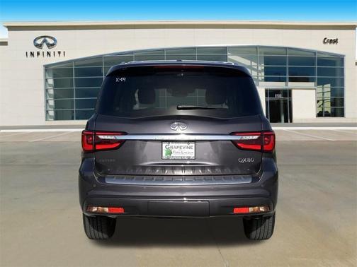 2022 INFINITI QX80 Luxe