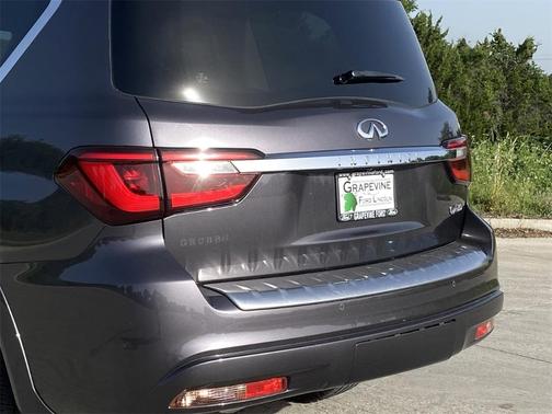 2022 INFINITI QX80 Luxe