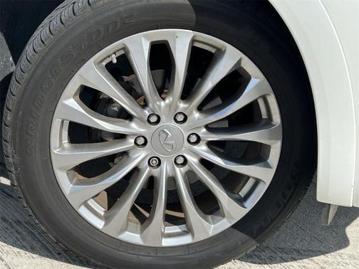 2016 INFINITI QX80 Base