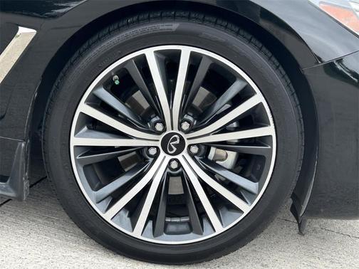 2022 INFINITI Q60 LUXE