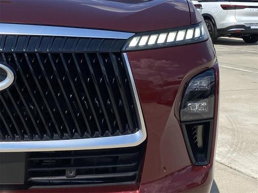 2025 INFINITI QX80 Luxe