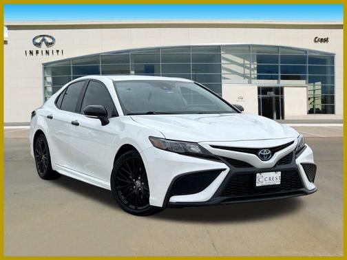 2022 Toyota Camry Hybrid SE