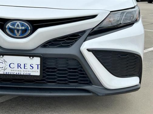2022 Toyota Camry Hybrid SE
