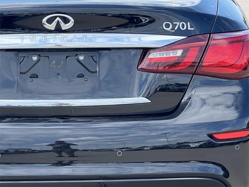 2017 INFINITI Q70L 3.7