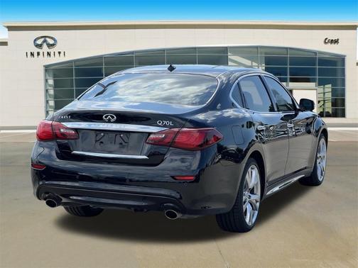 2017 INFINITI Q70L 3.7