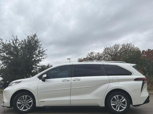 2021 Toyota Sienna Limited